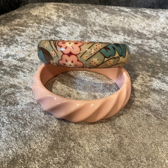 No Brand Jewelry - Vintage Set of 2 Pink and Floral Bangle Bracelets